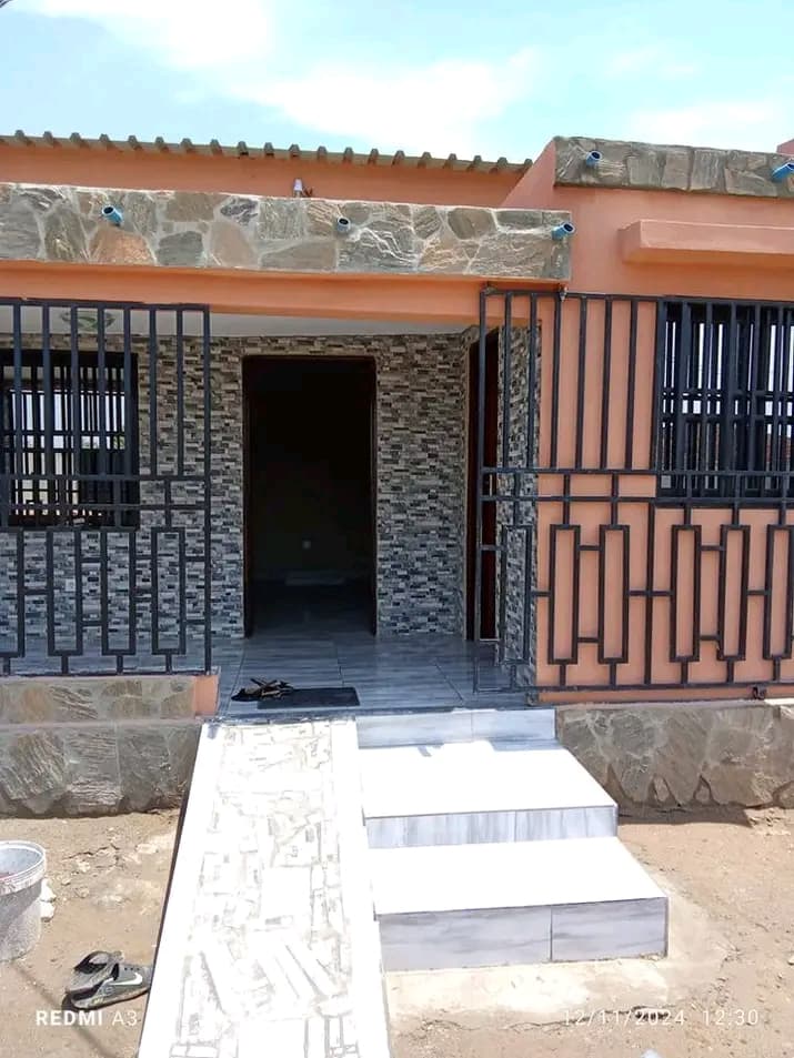 ARRENDA-SE MORADIA T3 – BAIRRO AZUL (MEIA-LUA), TETE 🏠 - Visualização 1